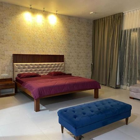 Royal Nest Premium Hotel Pune Exterior photo